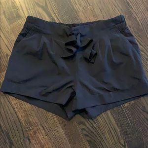 Lulu lemon spring breakaway short